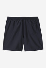 Laden Sie das Bild in den Galerie-Viewer, Carhartt WIP Chase Swim Trunks in Dark Navy / Gold - worn