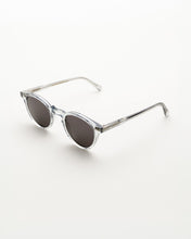 Laden Sie das Bild in den Galerie-Viewer, Monokel Forest Grey - Grey Solid Lens