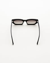 Load image into Gallery viewer, Monokel Nova Black - Grey Gradient Lens