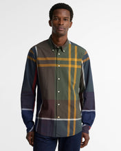 Laden Sie das Bild in den Galerie-Viewer, Barbour Oversized Tartan Dunoon Tailored Shirt - Classic Tartan