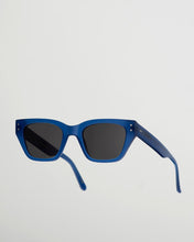 Load image into Gallery viewer, Monokel Memphis Blue - Grey Solid Lens