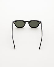 Laden Sie das Bild in den Galerie-Viewer, River Black - Green Solid Lens