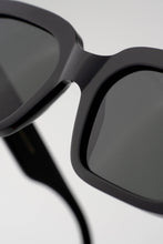 Load image into Gallery viewer, Apollo Black - Green Solid Lens