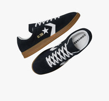 Load image into Gallery viewer, Classic Trainer Suede - Black / White Gum