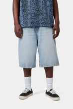 Laden Sie das Bild in den Galerie-Viewer, Carhartt WIP Langdon Short - Blue Heavy Worn Bleached