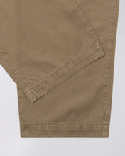 Load image into Gallery viewer, Edwin Solan Pant Walnut detail