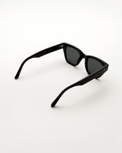 Laden Sie das Bild in den Galerie-Viewer, Memphis Black - Green Solid Lens