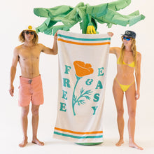 Laden Sie das Bild in den Galerie-Viewer, Strandtuch mit Mohnmotiv