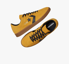 Load image into Gallery viewer, Classic Trainer Suede - Yellow / Black Gum