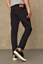 Load image into Gallery viewer, Charles Jeans - Stay Black Rinse