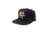 Laden Sie das Bild in den Galerie-Viewer, Tiger III Snapback - Black
