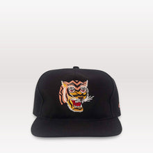 Laden Sie das Bild in den Galerie-Viewer, Tiger III Snapback - Black
