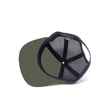 Laden Sie das Bild in den Galerie-Viewer, Scorpio Trucker - Snapback
