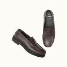 Cargar imagen en el visor de la galería, Kleman Escale loafer in bordeaux, top view
