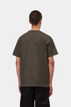 Cargar imagen en el visor de la galería, Carhartt WIP S/S Chase T-Shirt Shungite Gold on figure
