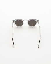 Laden Sie das Bild in den Galerie-Viewer, Monokel Forest Grey - Grey Solid Lens
