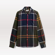 Laden Sie das Bild in den Galerie-Viewer, Barbour Dunoon Tartan Tailored Shirt - Classic Tartan flat lay
