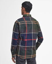 Laden Sie das Bild in den Galerie-Viewer, Barbour Dunoon Tartan Tailored Shirt - Classic Tartan
