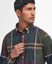 Laden Sie das Bild in den Galerie-Viewer, Barbour Dunoon Tartan Tailored Shirt - Classic Tartan
