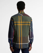 Laden Sie das Bild in den Galerie-Viewer, Barbour Oversized Tartan Dunoon Tailored Shirt - Classic Tartan
