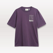 Laden Sie das Bild in den Galerie-Viewer, Barbour Woodbine Relaxed Graphic T-Shirt - Grape
