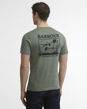 Laden Sie das Bild in den Galerie-Viewer, Barbour Setter Graphic Tailored T-Shirt Agave Green back
