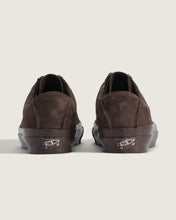Laden Sie das Bild in den Galerie-Viewer, Vans LX Carver Low dark brown - waffle outsole
