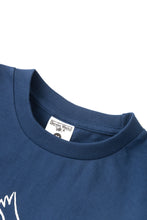 Laden Sie das Bild in den Galerie-Viewer, Service Works Dove Tee Navy detail
