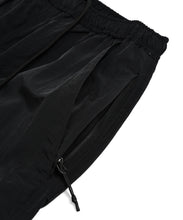 Load image into Gallery viewer, Non Down w Pocket Mountain Shorts- Black
