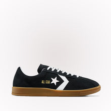 Load image into Gallery viewer, Classic Trainer Suede - Black / White Gum
