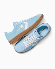 Load image into Gallery viewer, Classic Trainer Suede - Blue IT / Vintage White Gum
