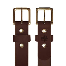 Laden Sie das Bild in den Galerie-Viewer, 1 1/4" Camp Belt | Antique Brass - Dark Brown
