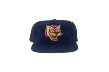 Load image into Gallery viewer, Tiger III Snapback - Navy
