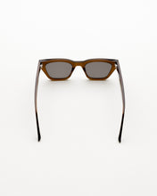 Laden Sie das Bild in den Galerie-Viewer, Memphis Chocolate - Grey Solid Lens
