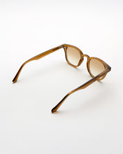 Laden Sie das Bild in den Galerie-Viewer, River Cola - Brown Gradient Lens
