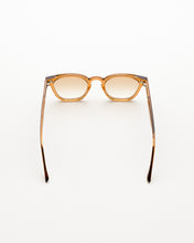 Laden Sie das Bild in den Galerie-Viewer, River Cola - Brown Gradient Lens
