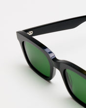 Load image into Gallery viewer, Leon Black - Green Solid Lens
