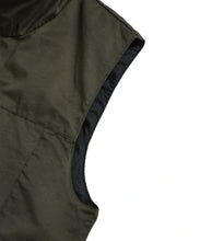 Load image into Gallery viewer, Non Down Mountain Reversible w-Zip Vest - Black / Dark Olive

