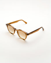 Laden Sie das Bild in den Galerie-Viewer, River Cola - Brown Gradient Lens
